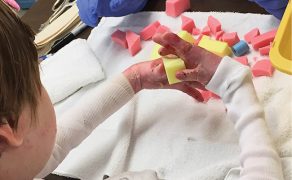 RWP_6_18_DZIECKO_PO_TERAPII_KOMORKAMI_MACIERZYSTYMI_I_REKONSTRUKCJI_RAK_FOT_9