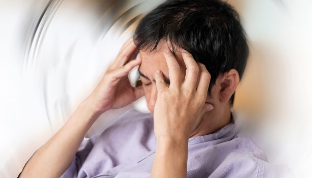 RWP_2_22_Yurii_Bobrushko_SZYJNOPOCHODNE_ZAWROTY_GLOWY_iStock-1183374800