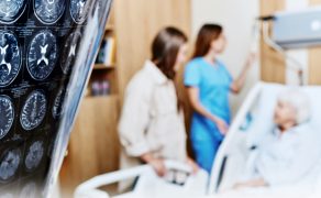 RWP_4_24_Bartlomiej_Dabrowski_REHABILITACJA_PACJENTA_PO_UDARZE_MOZGU_iStock-1439950058