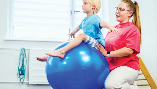 RWP_4_24_Yurii_Bobrushko_FIZJOTERAPIA_U_DZIECKA_Z_ZABURZENIAMI_NEUROLOGICZNYMI_iStock-2171012192