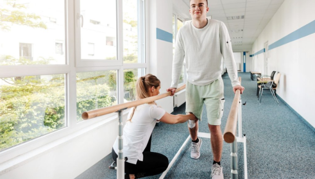 Aktywność fizyczna po rewizyjnej endoprotezoplastyce stawu kolanowego, w tym powrót do sportu i pracy – przegląd systematyczny z metaanalizą oraz oceną GRADE