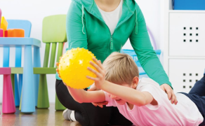 Znaczenie przetwarzania informacji sensorycznych i rozwoju układu nerwowego dla kształtowania kontroli posturalnej u dzieci we wczesnym dzieciństwie