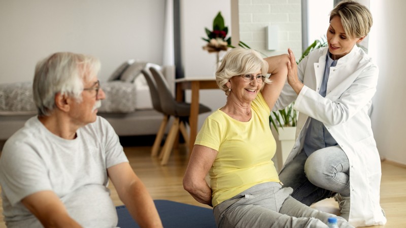 Fizjoterapia domowa; fot. iStock