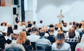 współpraca fizjoterapeutów oraz pielęgniarek; fot. iStock